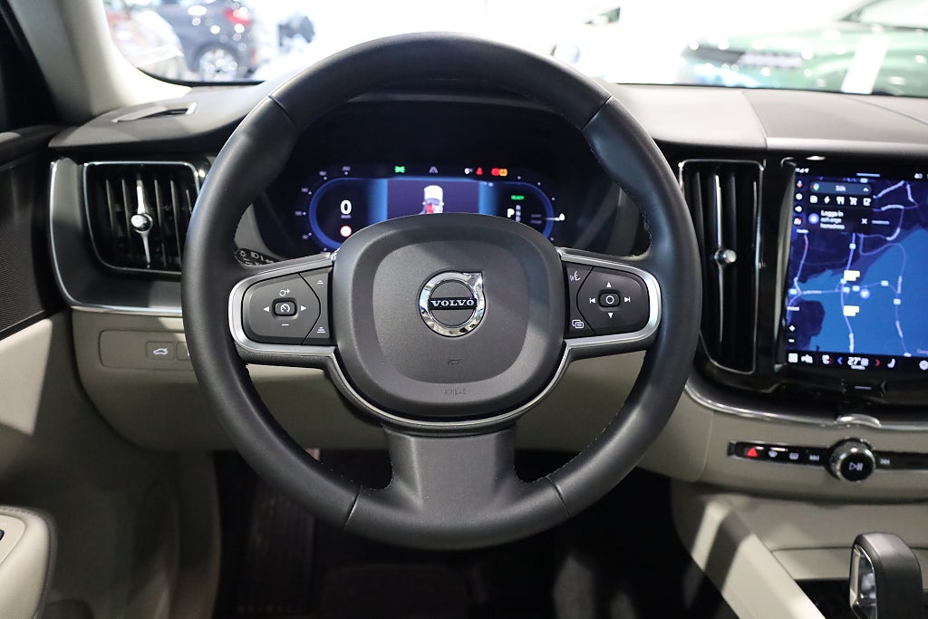 Volvo XC60 Recharge T6 350hk AWD Core Bright Pano Drag Leasbar 2023