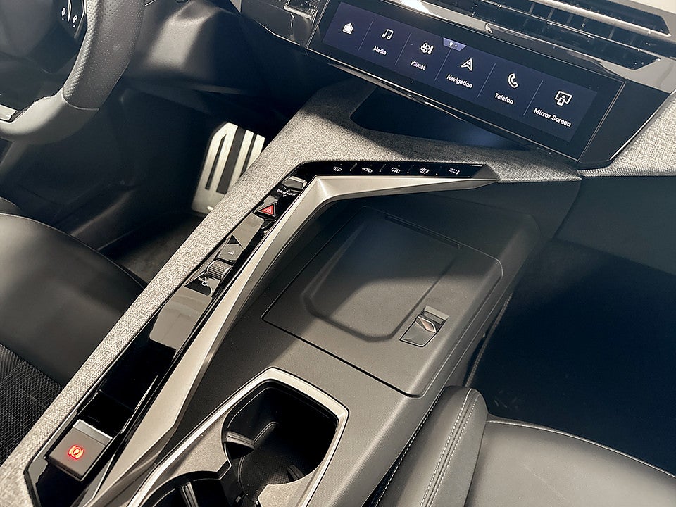 Bild på Peugeot E-3008 Edition+ - DEMO