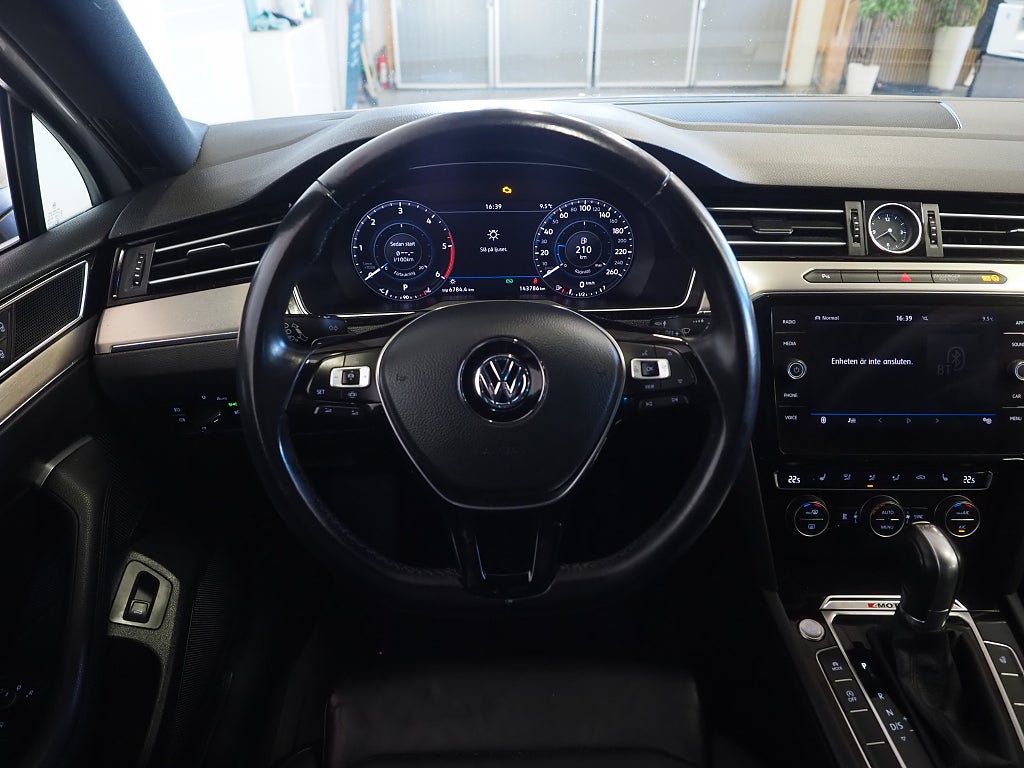 Volkswagen Passat SC 2.0 TDI 4Motion R-Line Cockpit Läder D-Värm Drag Nav