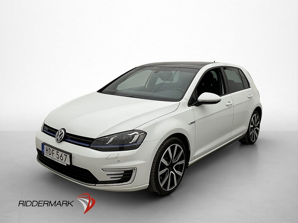 Volkswagen Golf GTE 204hk Pano Fjärr-Värm Navi CarPlay PDC