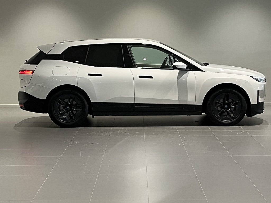 BMW iX xDrive50, 524ps, 2024