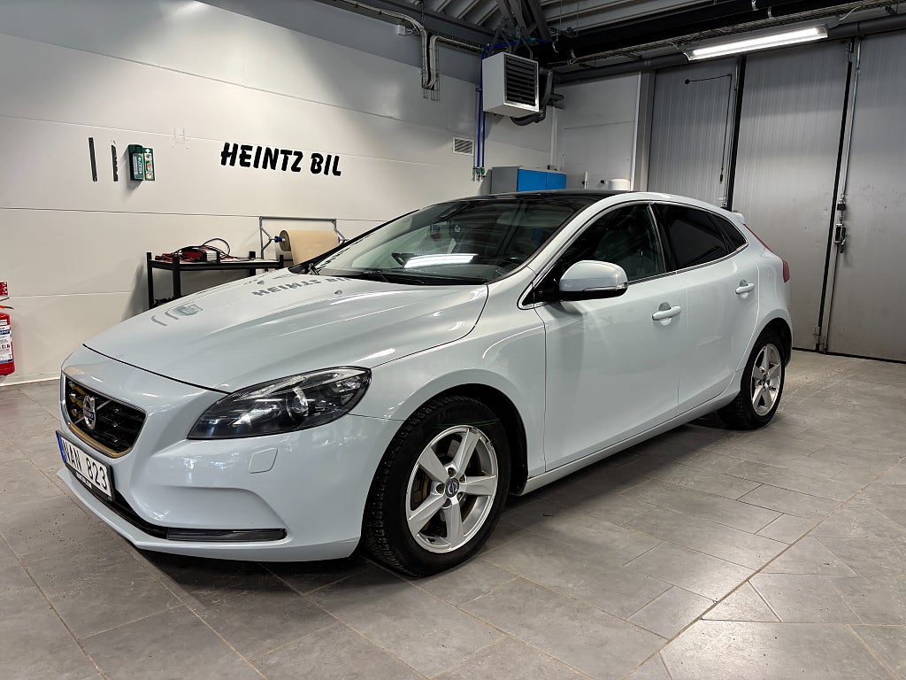 Volvo V40 Summum D3 Automat| Backkamera | Panoramasoltak | V-Hjul
