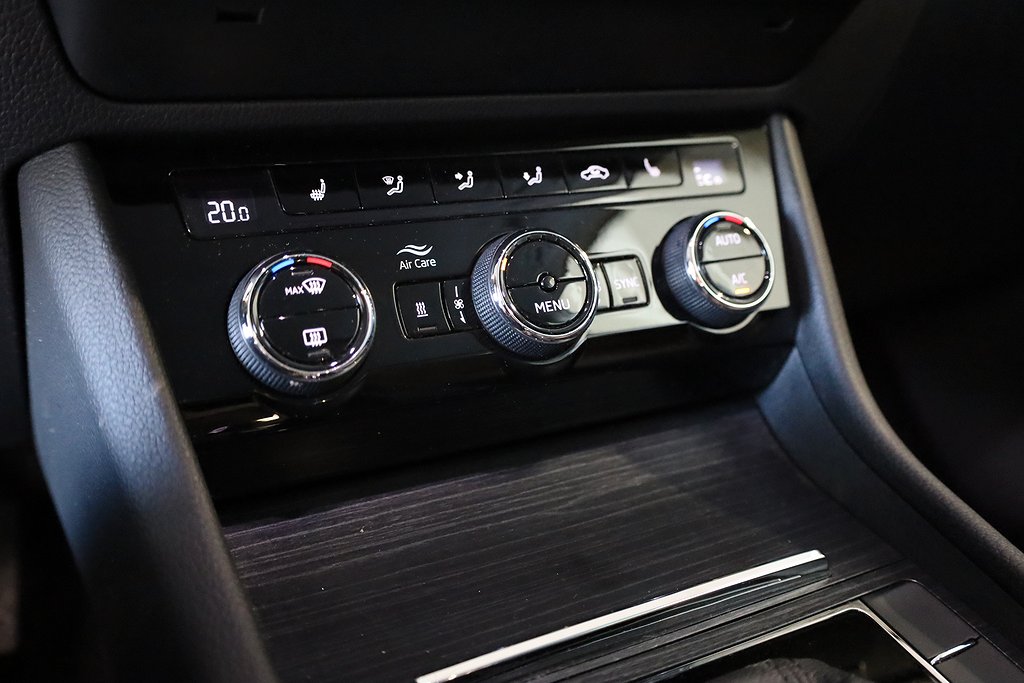 Skoda Superb iV Kombi 1,4 Plug-in Hybrid Business EDT Navi 2022