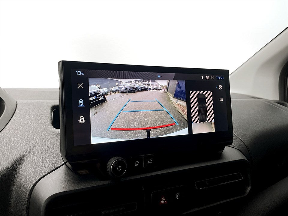 Bild på Peugeot Partner Plus 130hk AT8 L2 - DEMO