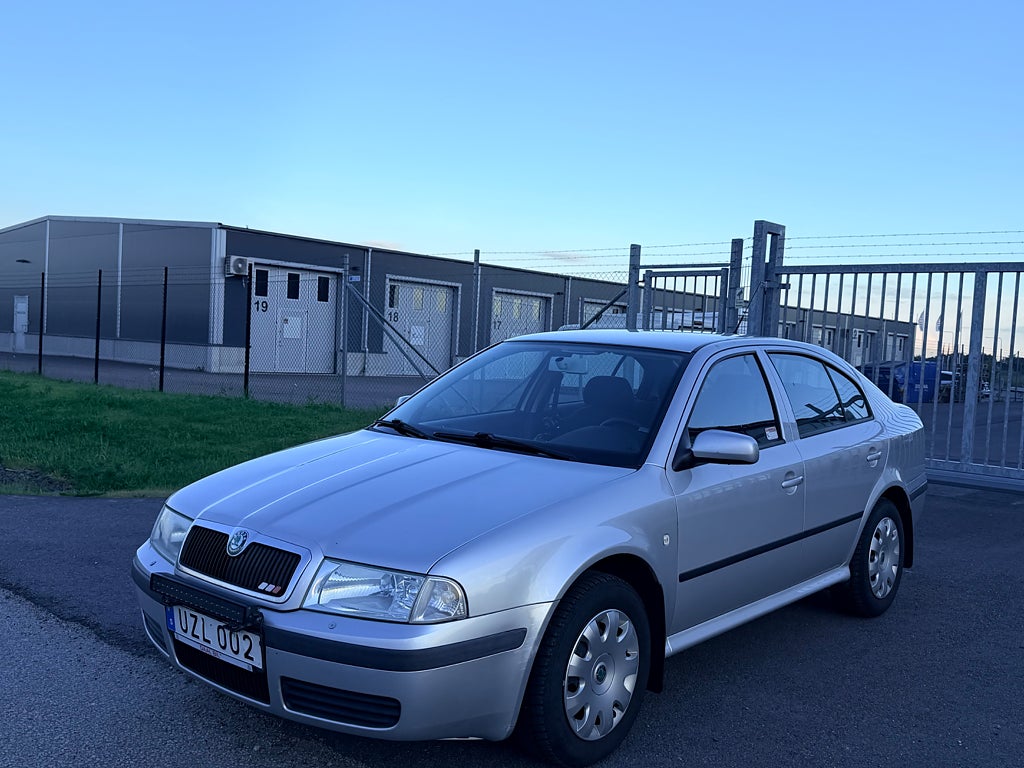 Skoda Octavia Tour 1.6 MPI ** ToSkick Fullservad Nybesiktigad uta anm