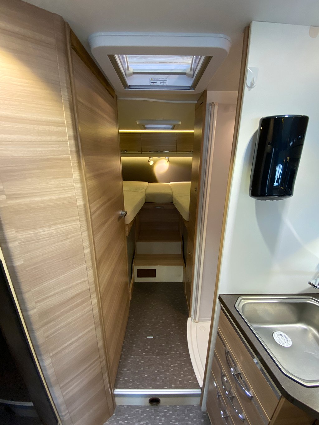 Adria Coral 670 SL / B-körkort / Solcell / Långbädd / Garage - Adria