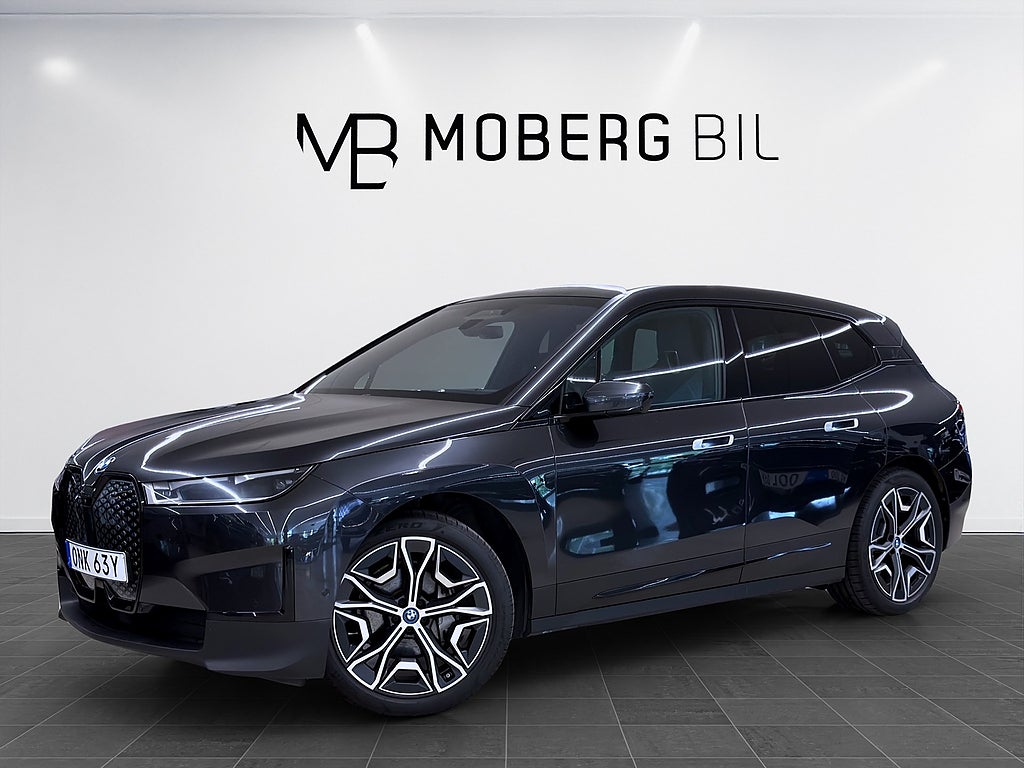 BMW iX xDrive40 326hk Helg på Moberg! Exlusive Innovation HUD