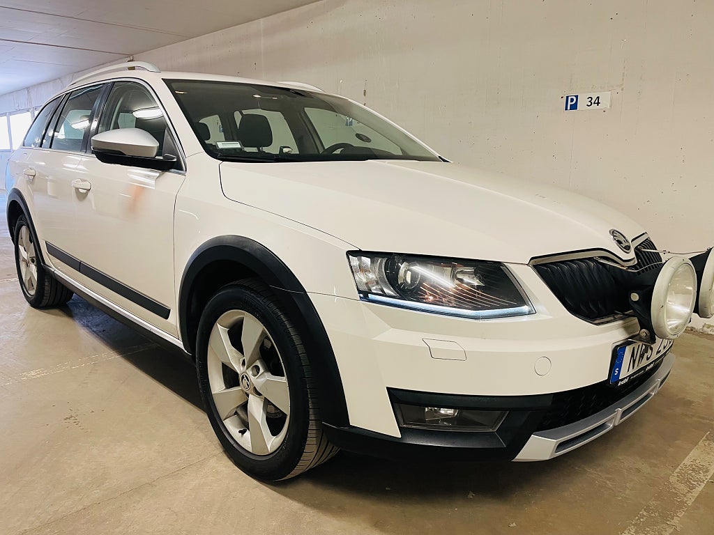 Skoda Octavia Scout 2017 - miniatyr 7