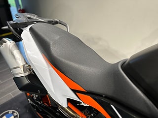 KTM 890 SMT /Techpack / Endast 671 mil / Nya däck