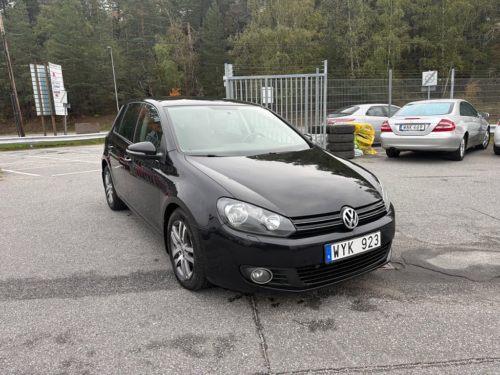 Volkswagen Golf 1.6 TDI 105hk Endast 17500 mil Nybytt kamrem M-Värmare