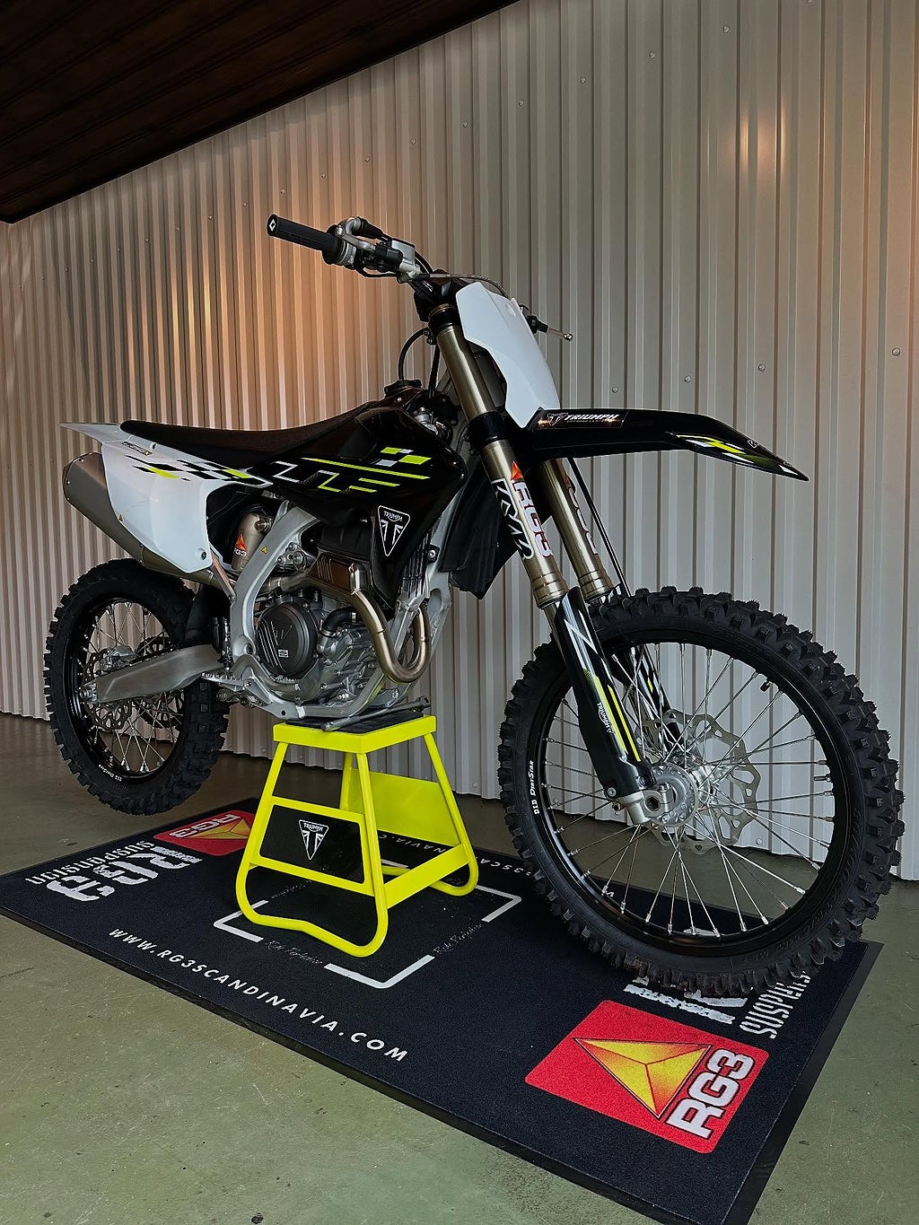 Triumph Cross TF250-X