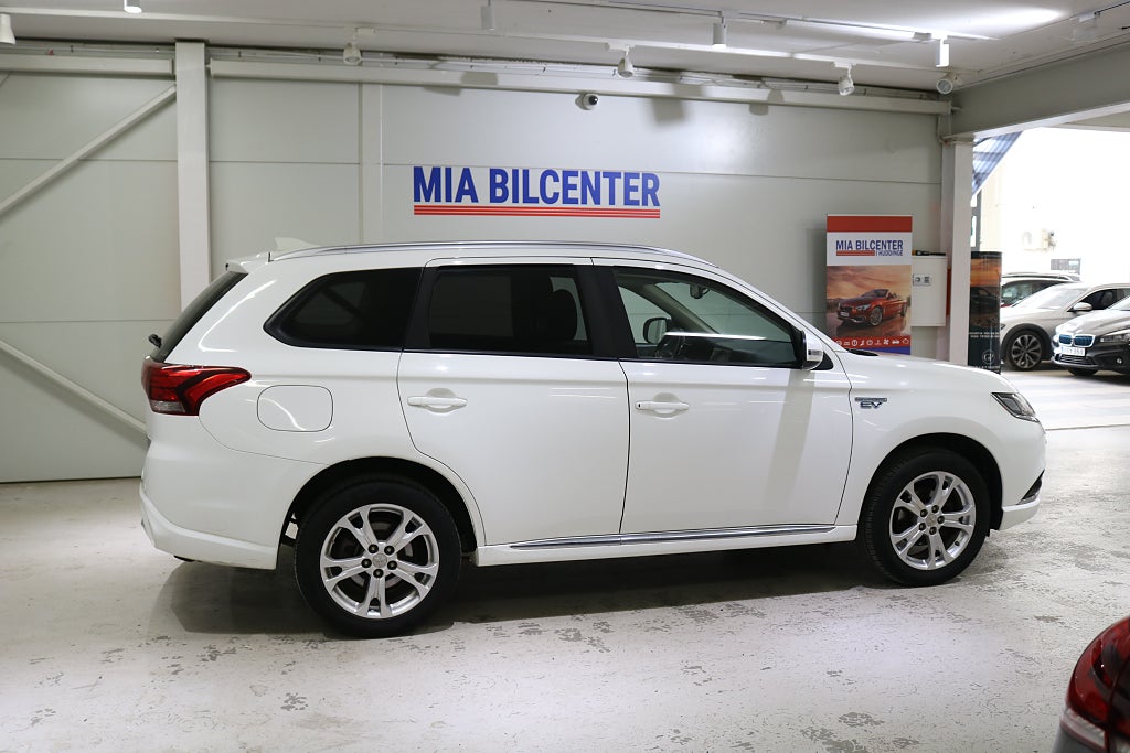 Mitsubishi Outlander 2017 - miniatyr 2