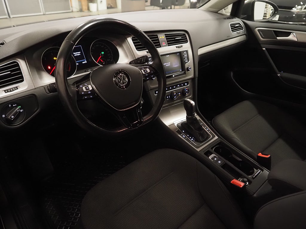 Volkswagen Golf 5-dr 1.6 TDI DSG D-värm B-kamera Drag 2017