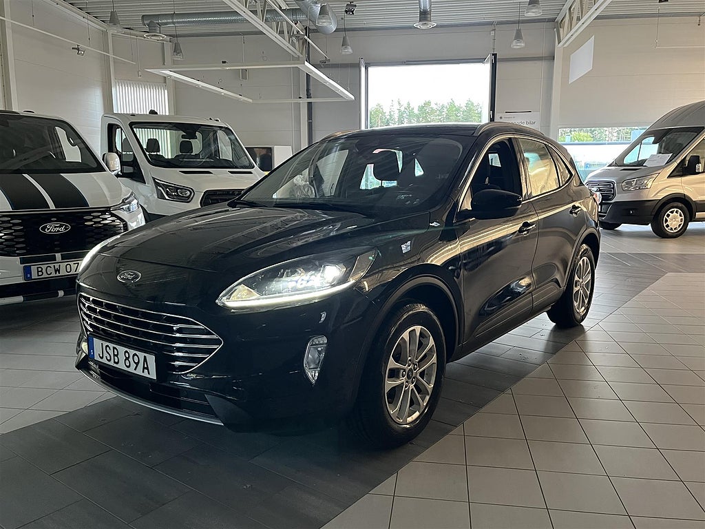 Ford Kuga Titanium 1.5T 150hk FWD Vinter Förarassistanspkt | Ränta 3,95%