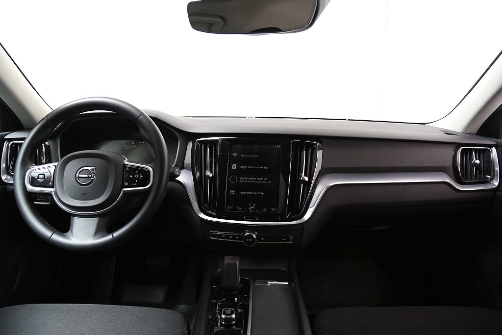 Volvo V60 Cross Country B4 Diesel 197hk Momentum AWD Aut Kamera VOC