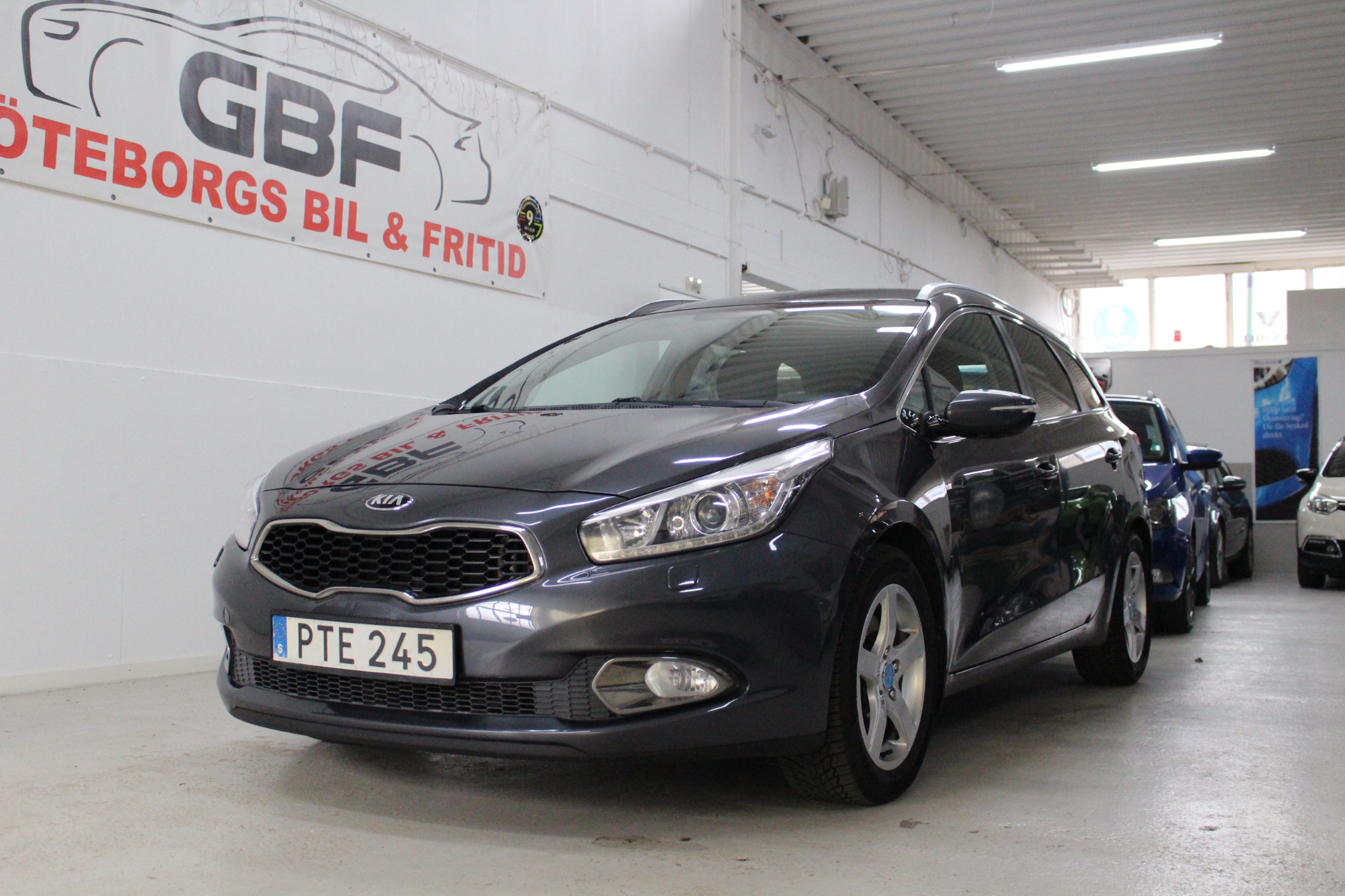 Kia Ceed cee'd_sw 1.6 CRDi AUTOMAT 2014, bild 2/40