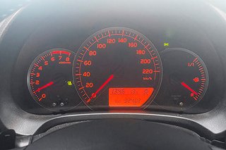 Halvkombi Toyota Yaris 22 av 39