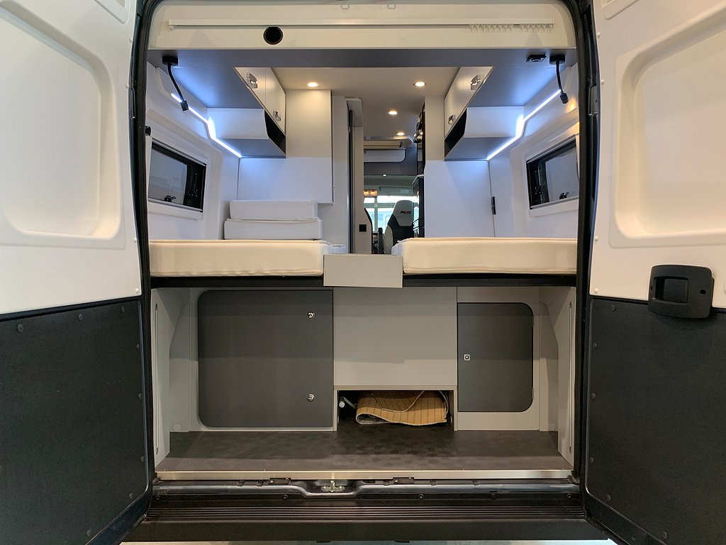 Pilote V 630 J / B-körkort / Långbädd / Solcell / Ugn /160hk - Pilote