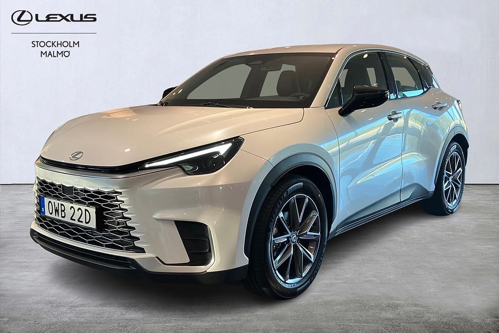 Lexus LBX Elegant Tech 136hk P-värm Navi Keyless P-sensorer