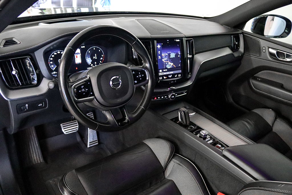 Volvo XC60 B5 AWD R-Design H/K Panorama HuD 360° Dragkrok VOC