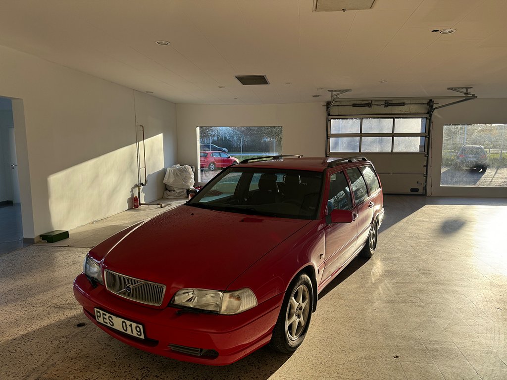 Volvo V70 2.5tdi drag ny Bes 1 ägare 