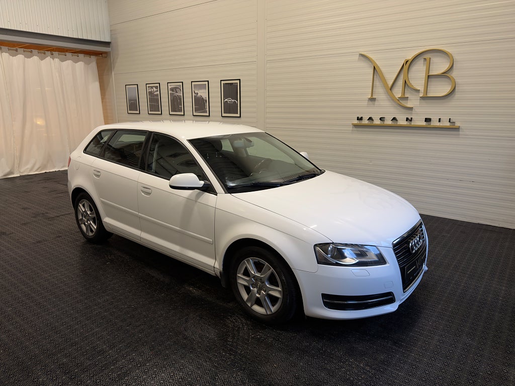 Audi A3 Sportback 1.6 TDI Attraction, Comfort Xenon P-sensor