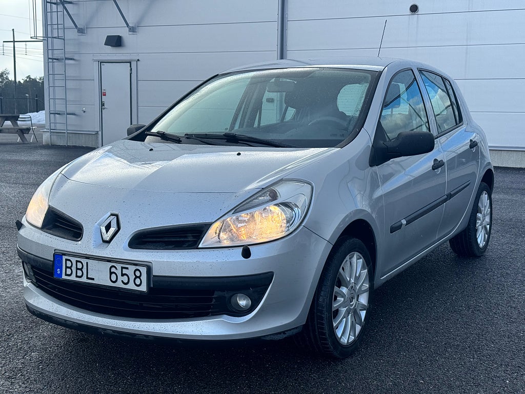 Renault Clio 5-dörrars Halvkombi 1.2 Nybesiktad Nyservad 