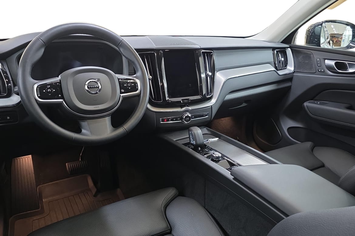 Volvo XC60 Recharge T6 Ultimate Dark 2024, photo 4/78