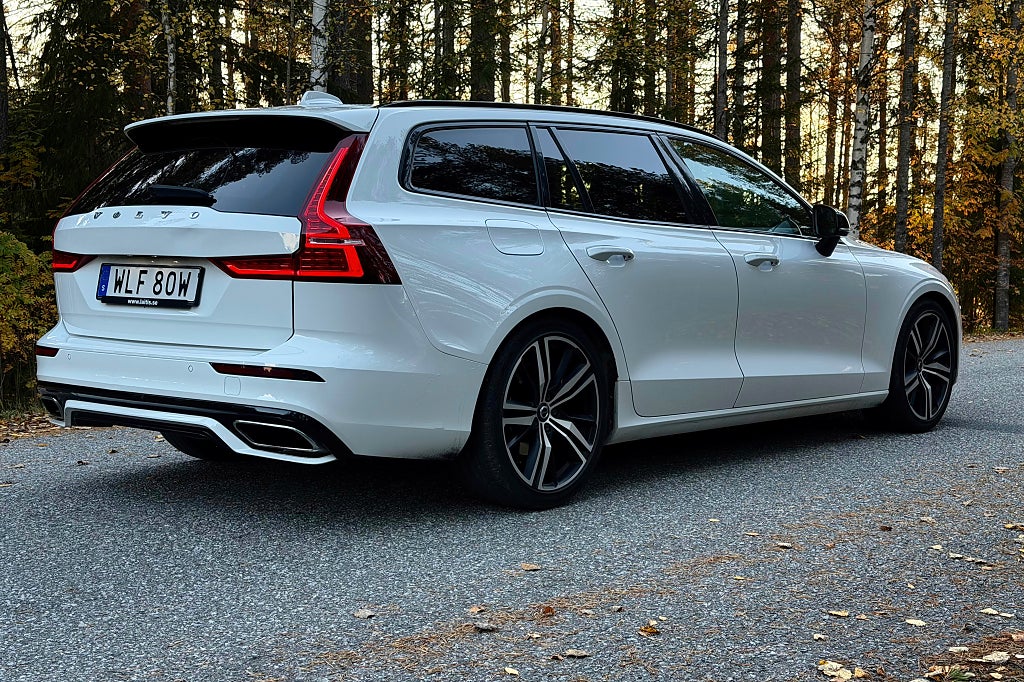 Volvo V60 D4 AWD Geartronic R-Design|Dragkrok|Svart innertak|VoC