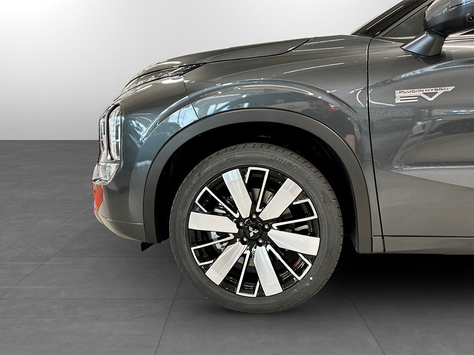 Bild på Mitsubishi Outlander Instyle PHEV 4WD - OMGÅENDE LEVERANS!