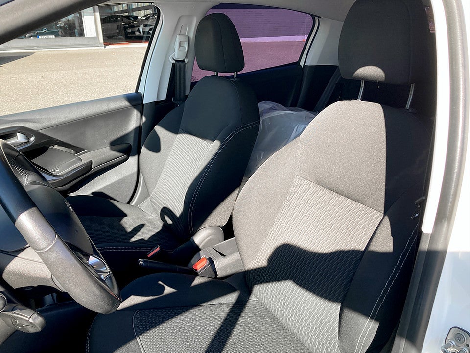 Bild på Peugeot 208 5D Active 1.2 PT 82hk FARTHÅLLARE