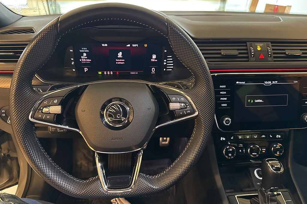 Skoda Superb Kombi 2.0 TDI 4x4 Business Sportline Drag Värmare Kamer miniatyr 7
