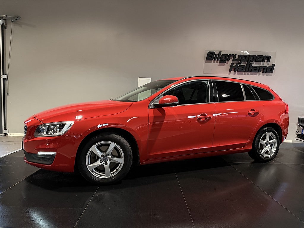 Volvo V60 T3 Kinetic Pdc Farthållare Värmare Drag Kamrem bytt 