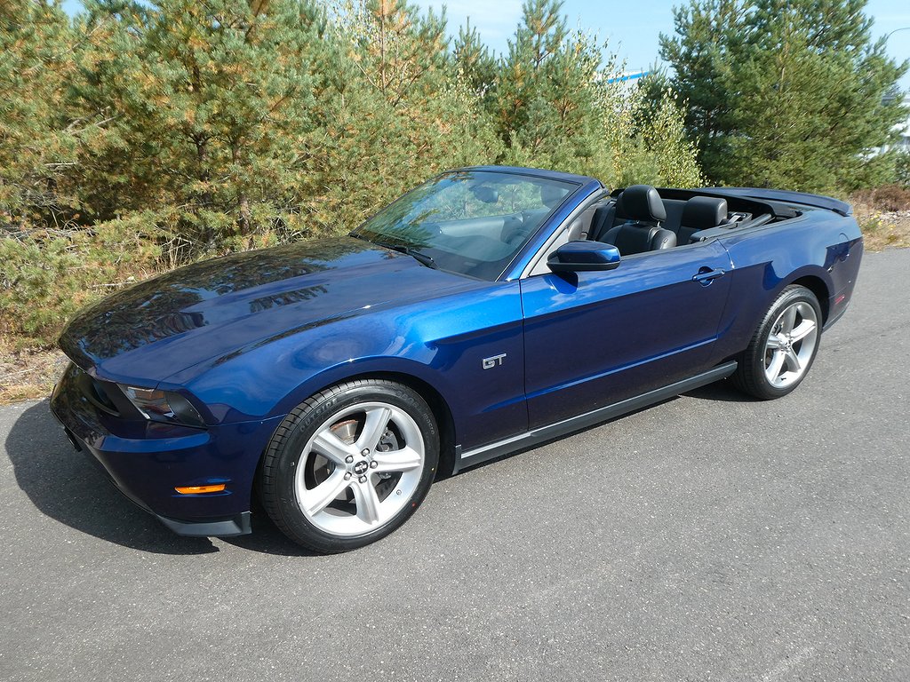 Ford Mustang GT Cab  / Inkommande bil