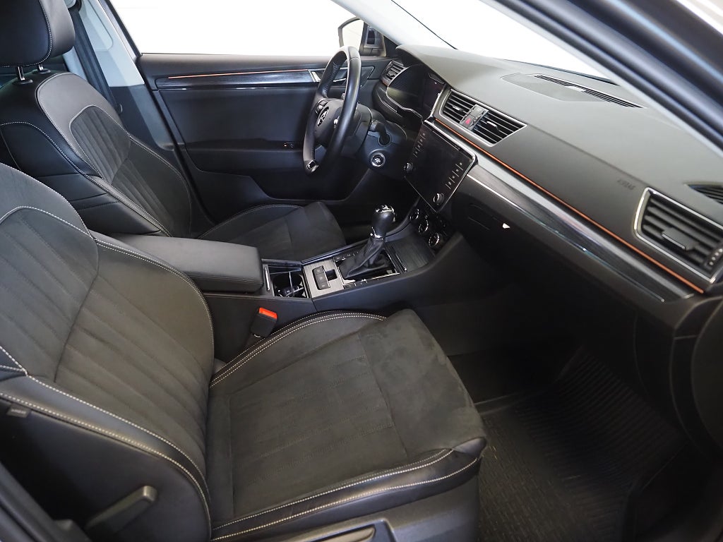 Skoda Superb iV 1.4 TSI iV 218hk Style | Drag | Värmare | Cockpit | 2023