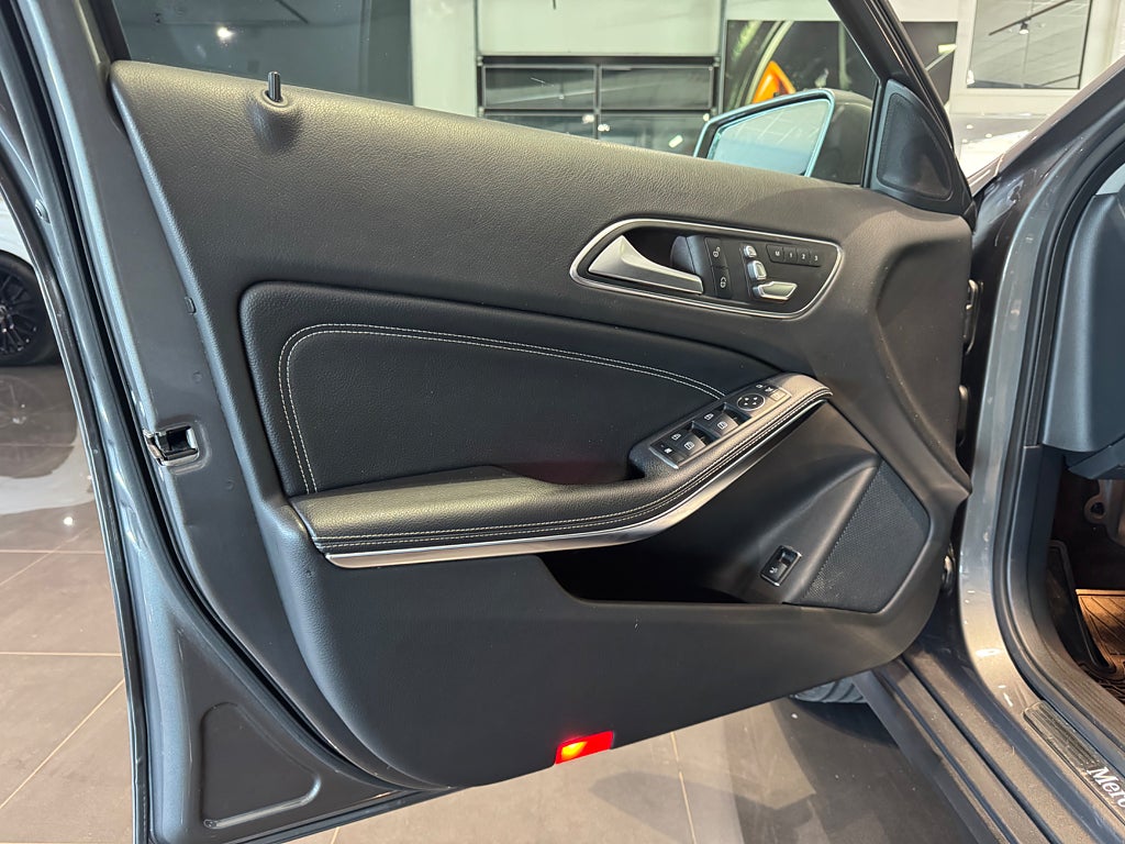Mercedes-Benz GLA 200 d 4MATIC 7G-DCT Urban Line Drag Värmare - bild 7