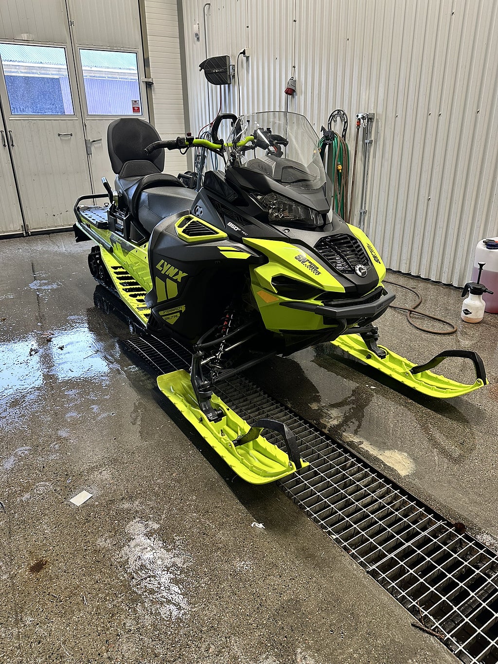 Lynx Xterrain Brutal 850 E-TEC