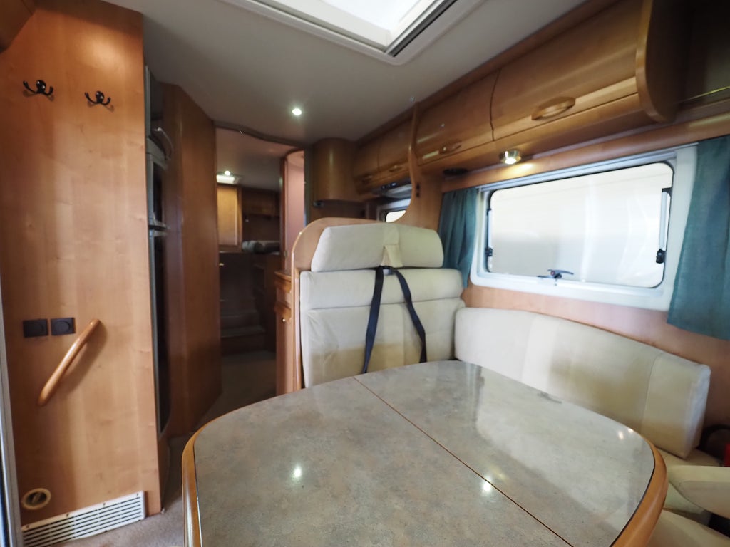 Rapido M996 Mercedes Benz I Aut I 150hk I Långbäddar