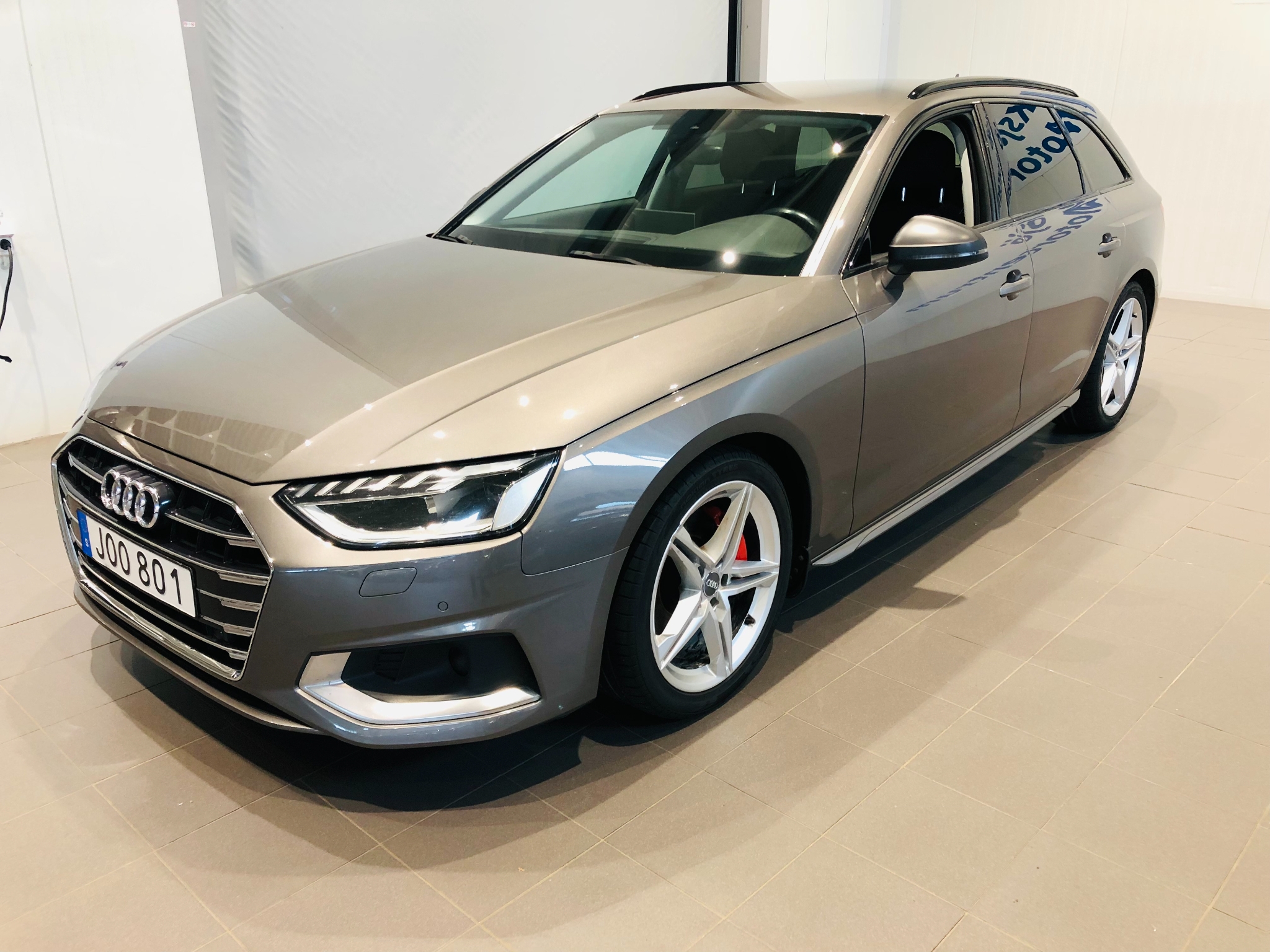 Audi A4 2020, bild 2/33