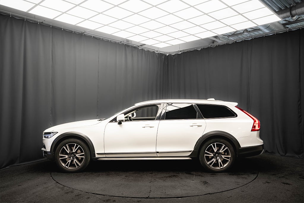 Volvo V90 Cross Country D4 AWD PRO PANO LÄDER DRAG 360° H/K HUD PÄRLEM