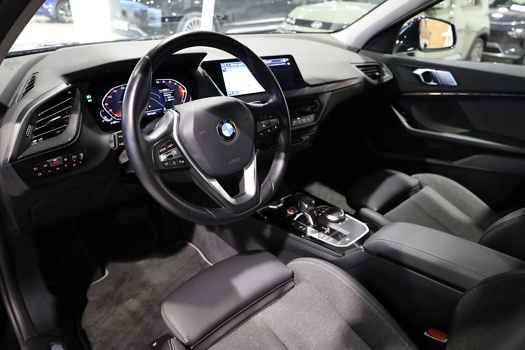 BMW 118I 136hk Sport line Aut Leasbar Navi CarPlay 2022