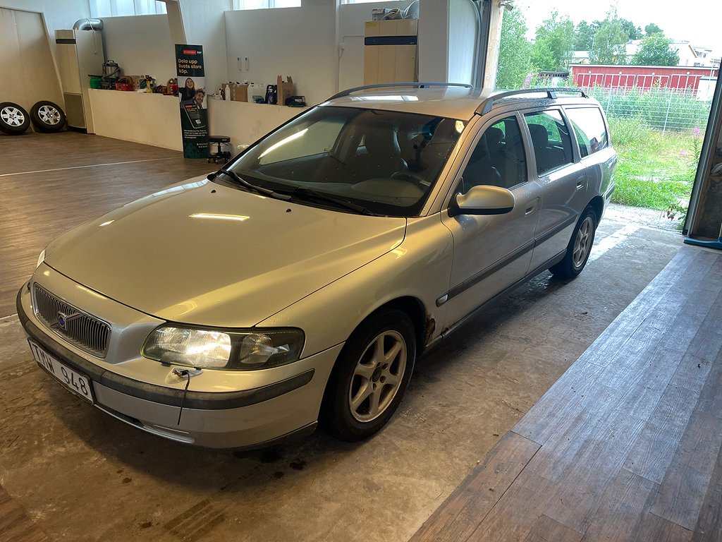 Volvo V70 2.4 Euro 4 besiktigad 