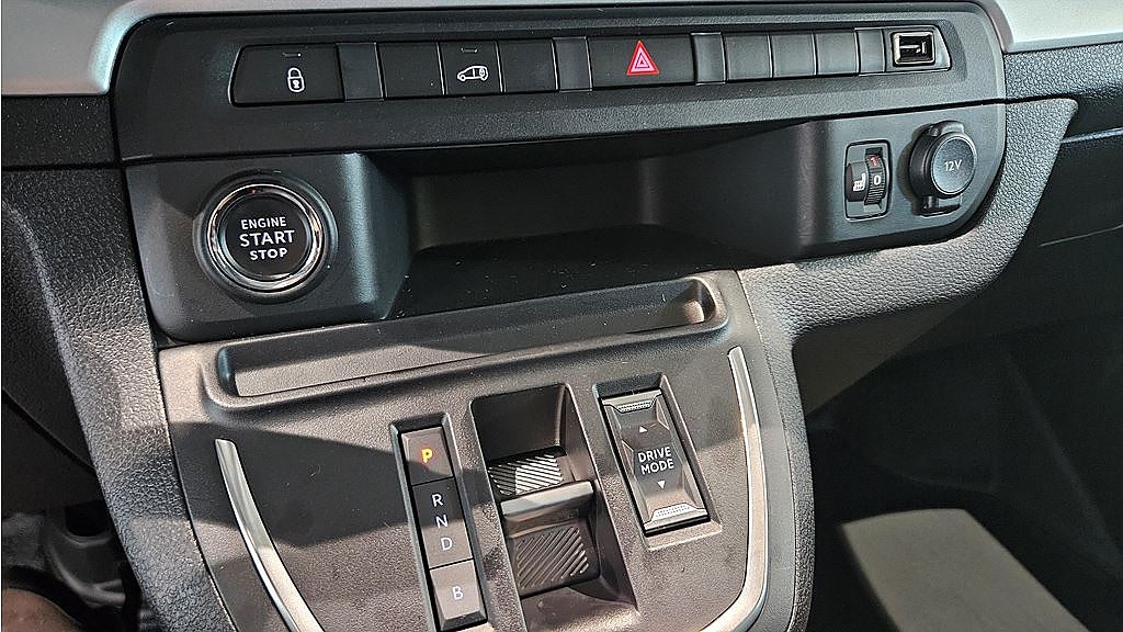 Bild på Peugeot e-Expert PRO+ 75kWh 136hk Aut L3 - DRAG,B-KAMERA