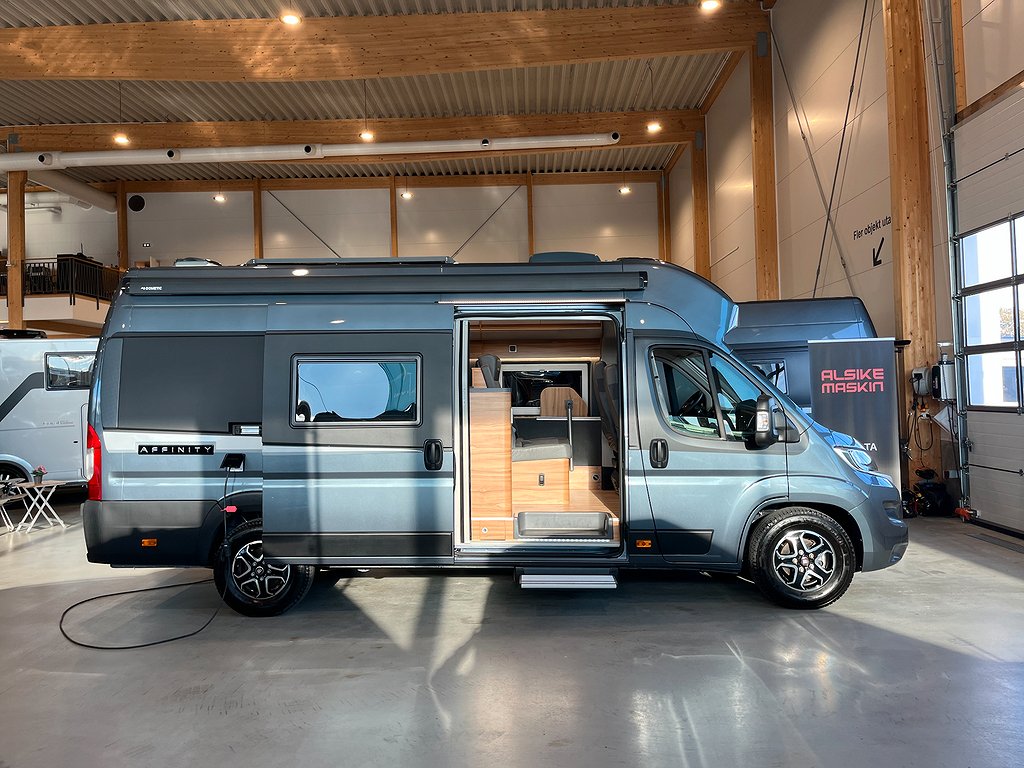 Affinity One 295 / Dragkrok / Litium / Solcell / Våningssäng - Affinity