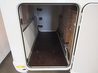 Husbil-halvintegrerad Knaus Van Ti 650 MEG 4 av 19