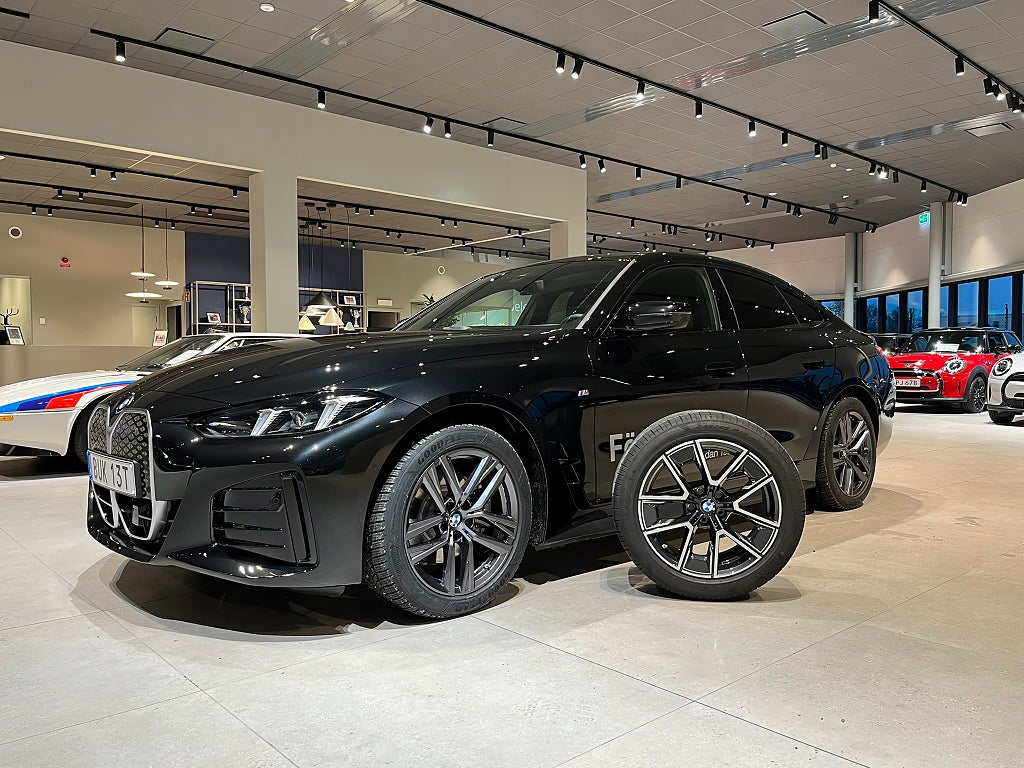 BMW i4 eDrive40 M Sport//Parking Assistant//Adaptiv farthåll