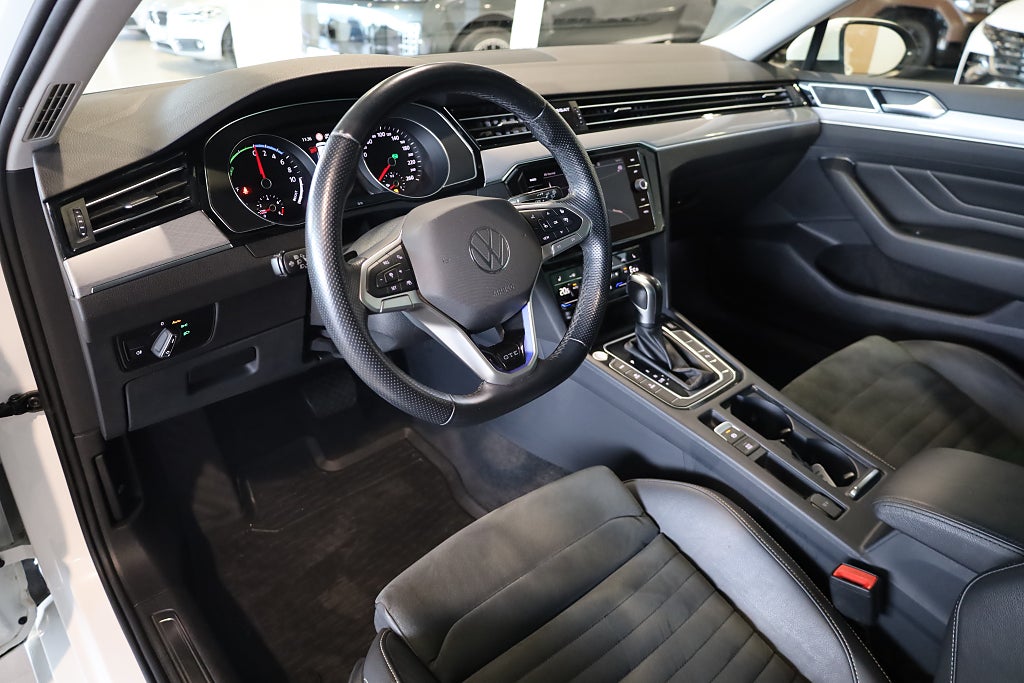 Volkswagen Passat GTE 218hk Executive / Business / Värmare / Navi 2022