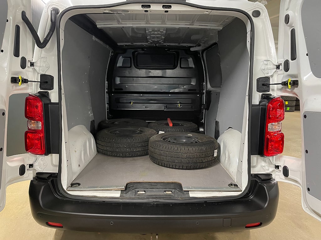 Bild på Opel Vivaro Business L2 BlueHDi 120hk - Drag & Webasto