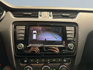 Skoda Octavia Scout 2.0 TDI 4x4 Premium Drag CANTON Kamera Mvärm Navi S&V