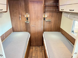 Husbil-halvintegrerad McLouis MC4 20 av 35